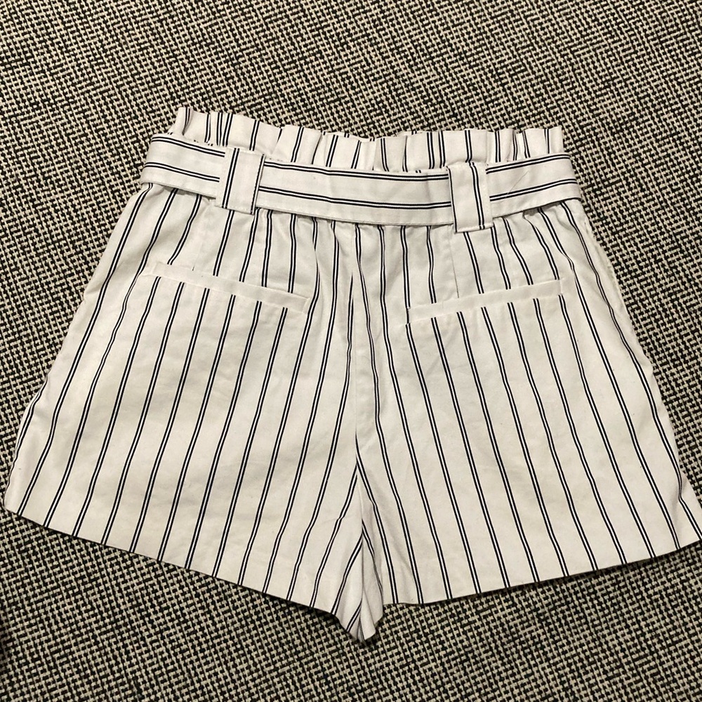 ZARA Tiefront High Waisted
Striped Shorts Size: Small - Picture 3 of 12